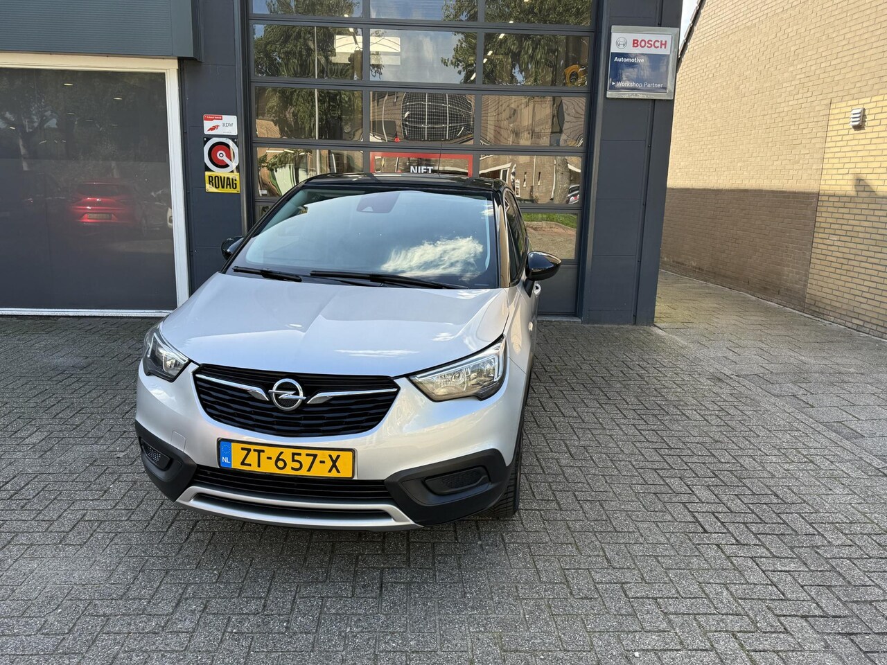 Opel Crossland X - 1.2 Turbo 110 PK 120 Jaar Edition / Airco/ Apple carplay/ Cruise/ Led/ LMV/ Trekhaak/ Dist - AutoWereld.nl