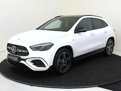 Mercedes-Benz GLA-Klasse - 250 e Business Solution AMG Nightpakket / Trekhaak / Panoramadak / Keyless / Stoelverwarmi
