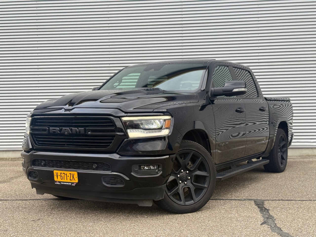 Dodge Ram 1500 - 5.7 V8 4x4 Crew Cab Laramie 5.7 V8 4x4 Crew Cab Laramie - AutoWereld.nl