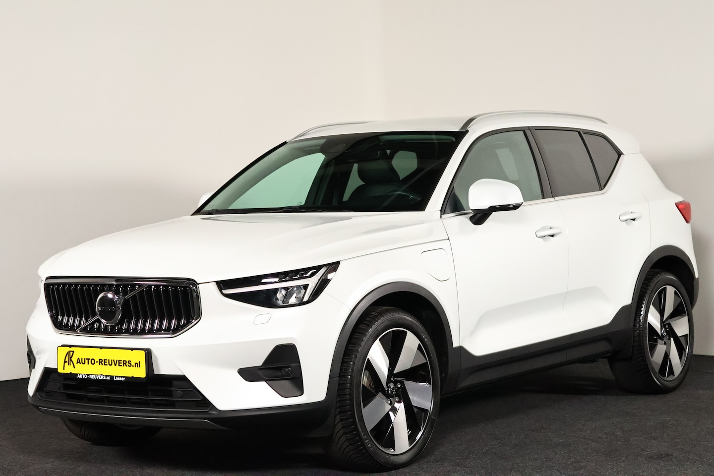 Volvo XC40 - 1.5 T5 Plug-in hybrid Plus Bright Navi / Pilot Assist / CarPlay / Camera / ACC - AutoWereld.nl