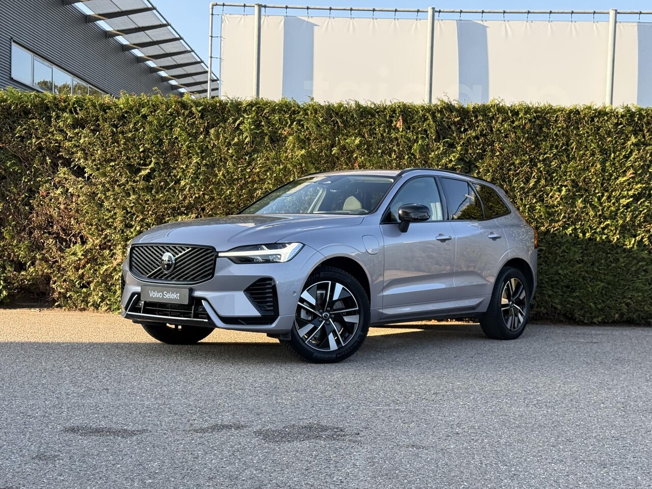Volvo XC60 - T6 Plug-in hybrid AWD Plus Dark | Trekhaak | - AutoWereld.nl