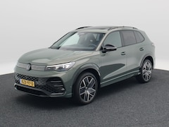 Volkswagen Tiguan - 1.5 eHybrid R-Line | Trekhaak | Panoramadak | Black Style | Head-Up Display |