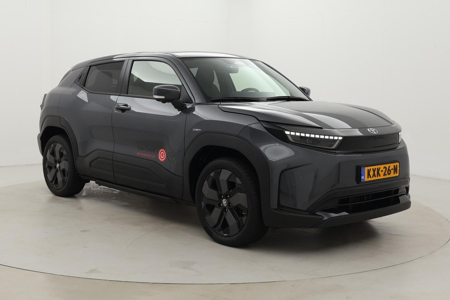 Toyota Urban Cruiser - Executive 61 kWh | Panoramadak | Dodehoek detectie | Warmtepomp | JBL | 360 camera | Apple - AutoWereld.nl