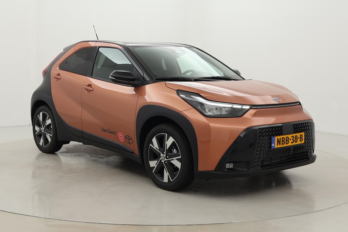 Toyota Aygo X - Hybrid 115 pulse | Apple Carplay / Android Auto | Adaptive Cruise | LED | Clima | Camera | - AutoWereld.nl