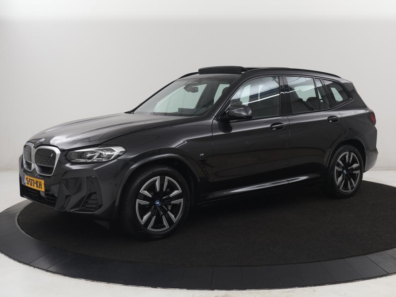 BMW iX3 - M Sport Executive 80 kWh | SOH 93,8% | Panoramadak | Leder | Stoelverwarming | Adaptive cr - AutoWereld.nl