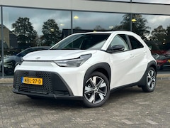 Toyota Aygo X - Hybrid 115 Apple Carplay-Winterpakket-Camera-Clima-Led Nieuw Voertuig