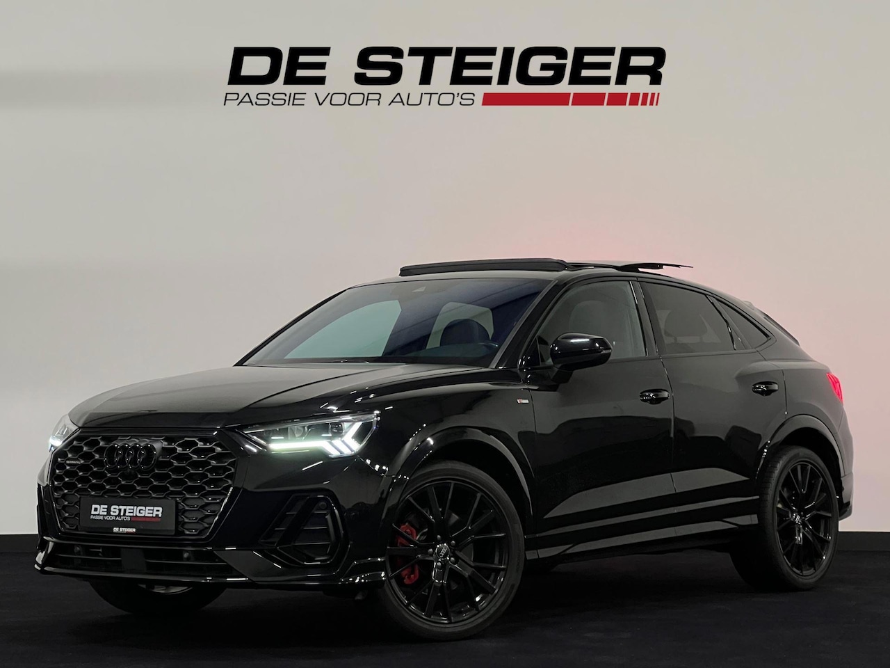 Audi Q3 Sportback - 35 TFSI 3 x S line RSQ3 Blackpack Pano ACC Sfeer Electr. Stoel Camera Trekhaak - AutoWereld.nl