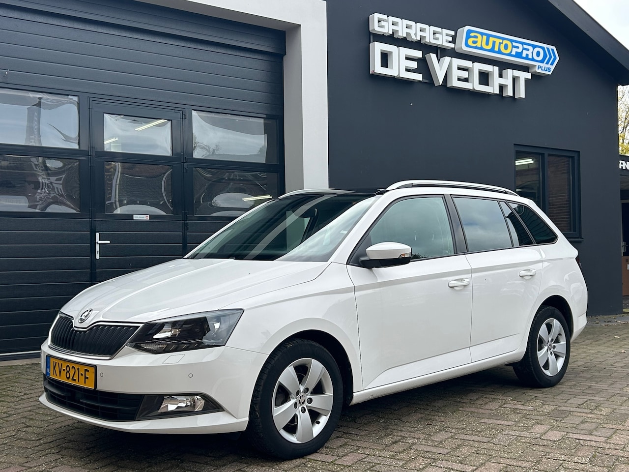 Skoda Fabia Combi - 1.2 TSI Pano/Navi/Trekhaak - AutoWereld.nl