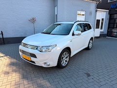 Mitsubishi Outlander - 2.0 PHEV | LEER | DAKJE | TREKHAAK | STOELVERWARMING |