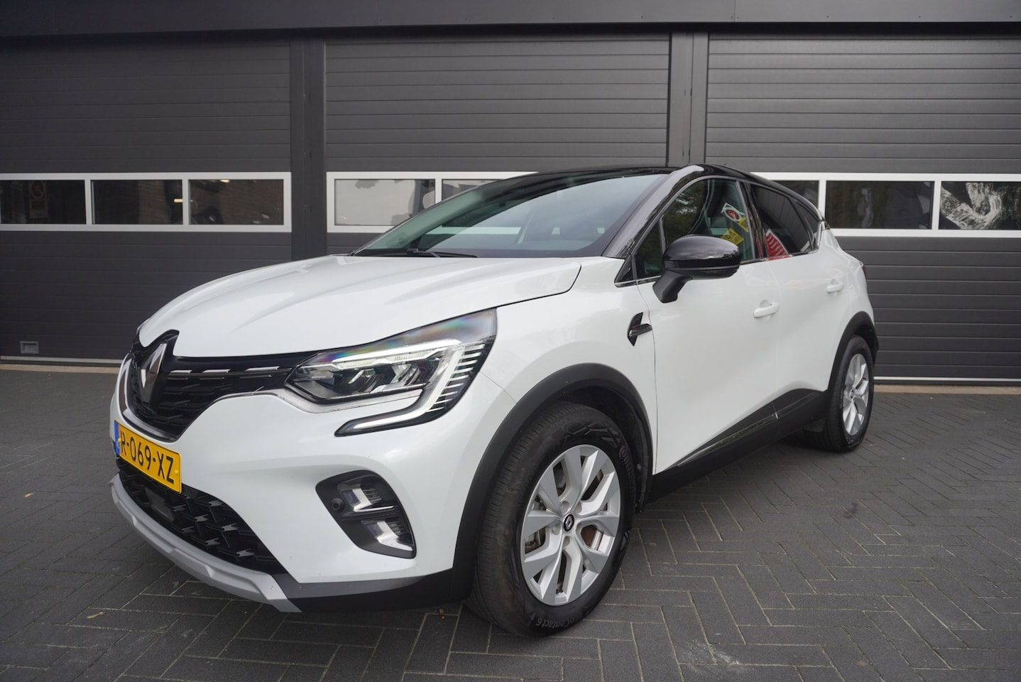 Renault Captur - 1.6 E-Tech Hybrid 145 Zen Aut/Carplay/Camera/Trekhaak/Climate Control/Cruise/Park.sensoren - AutoWereld.nl