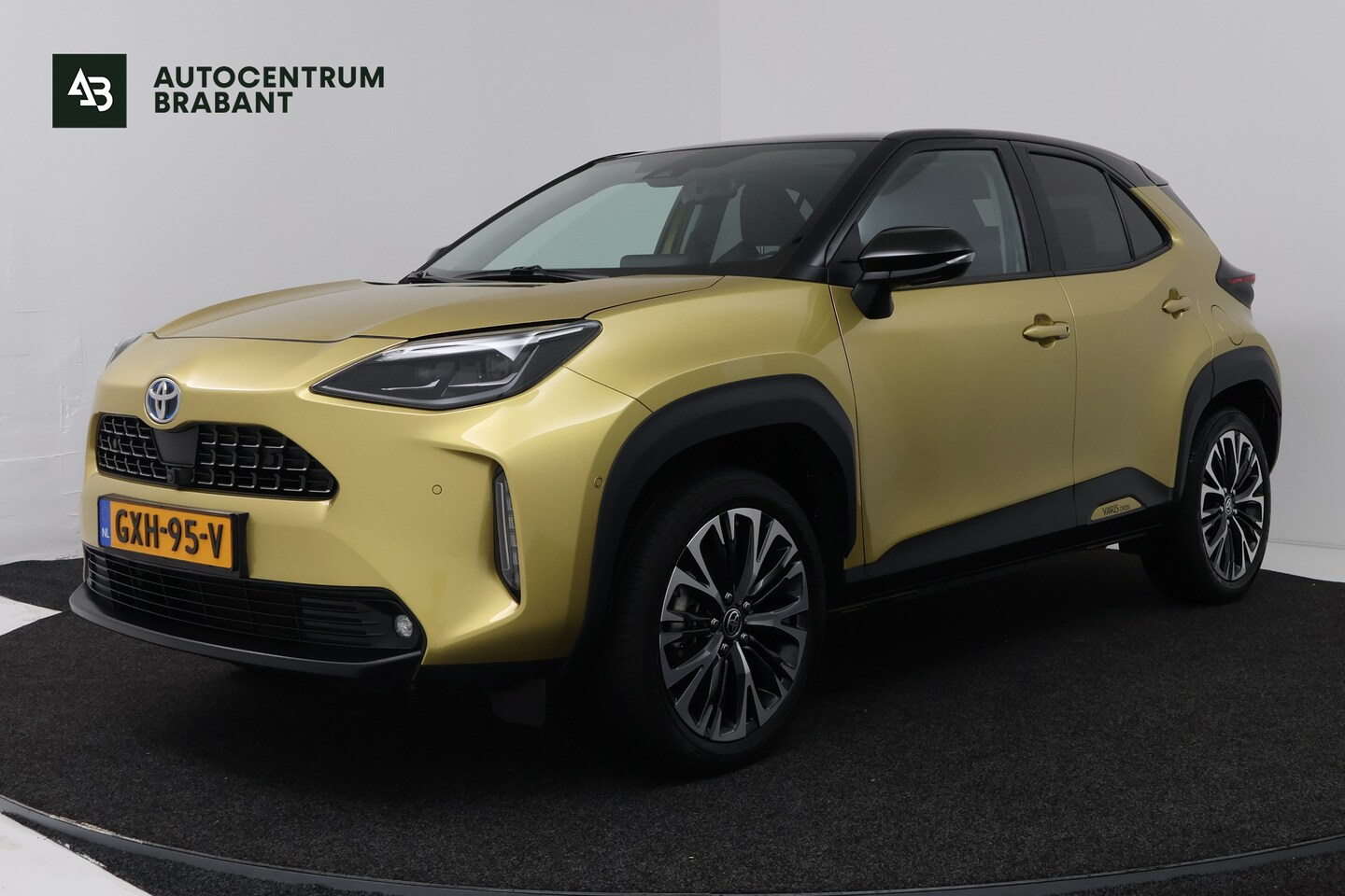 Toyota Yaris Cross - 1.5 Hybrid Launch Edition (PANORAMADAK, TREKHAAK, CAMERA, STOELVERWARMING) - AutoWereld.nl