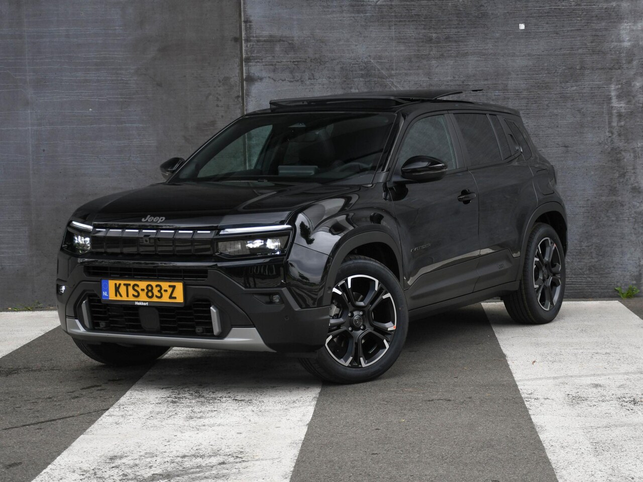 Jeep Avenger - Summit 54kWh 156pk Automaat PANO-DAK | ADAP. CRUISE | STOELVERWARMING | LANE ASSIST | DODE - AutoWereld.nl