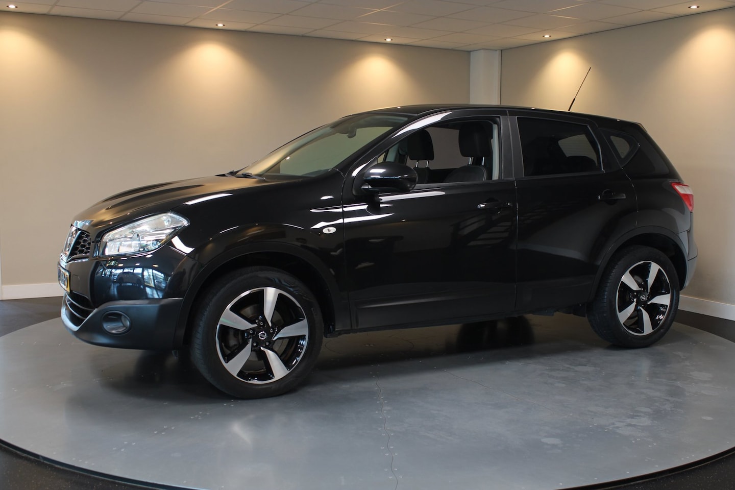 Nissan Qashqai - 1.6 Acenta *Top onderhouden!* All-seasons|18''|Climate|Cruise|Isofix|PDC|Complete historie - AutoWereld.nl