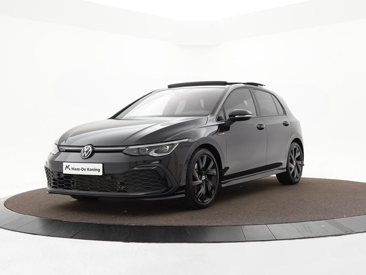 Volkswagen Golf - 2.0 TSI 245pk DSG GTI · Panoramadak · Camera · Sfeerverlichting · Apple/Android Car Play · - AutoWereld.nl