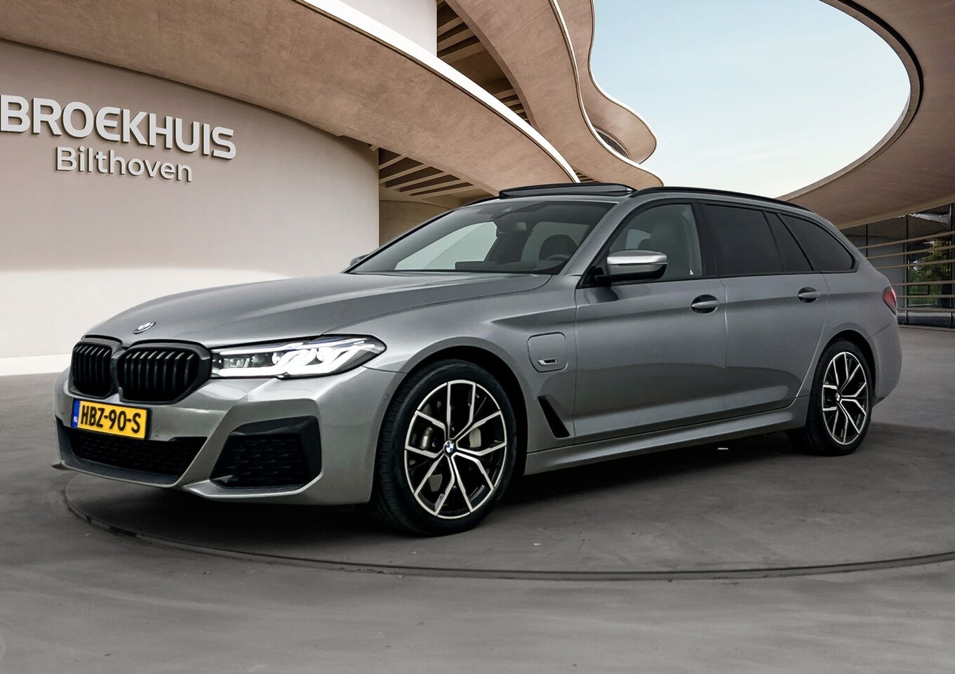BMW 5-serie Touring - 530e xDrive Business Edition Plus | 19 inch LM Y-spaak (styling 845 M) Bicolor Jet Black | - AutoWereld.nl