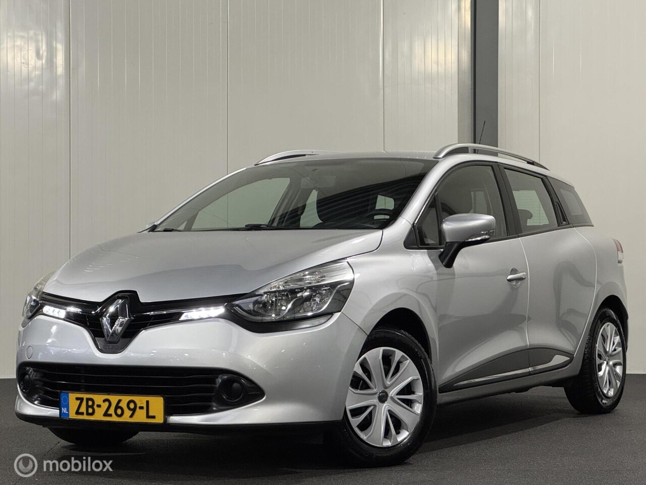 Renault Clio Estate - 0.9 TCe Limited [ trekhaak cruise navi rijklaar ] - AutoWereld.nl