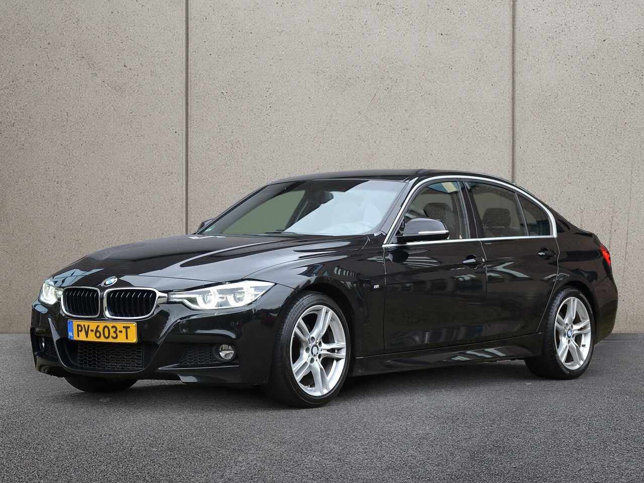 BMW 3-serie - 318i Corporate Lease High Executive Automaat | M-Sport | Leder | Stoelverwarming - AutoWereld.nl