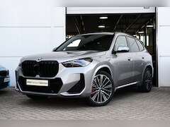 BMW X1 - xDrive25e M Sport Automaat / Panoramadak / Trekhaak / Sportstoelen / M Adaptief onderstel