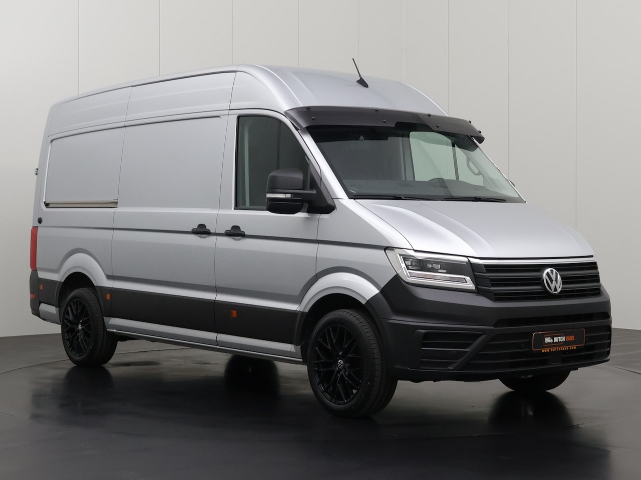 Volkswagen Crafter - 2.0TDI 177PK Automaat L3H3 | LED | Exclusive | Navigatie | Camera | Multimedia | Airco | C - AutoWereld.nl