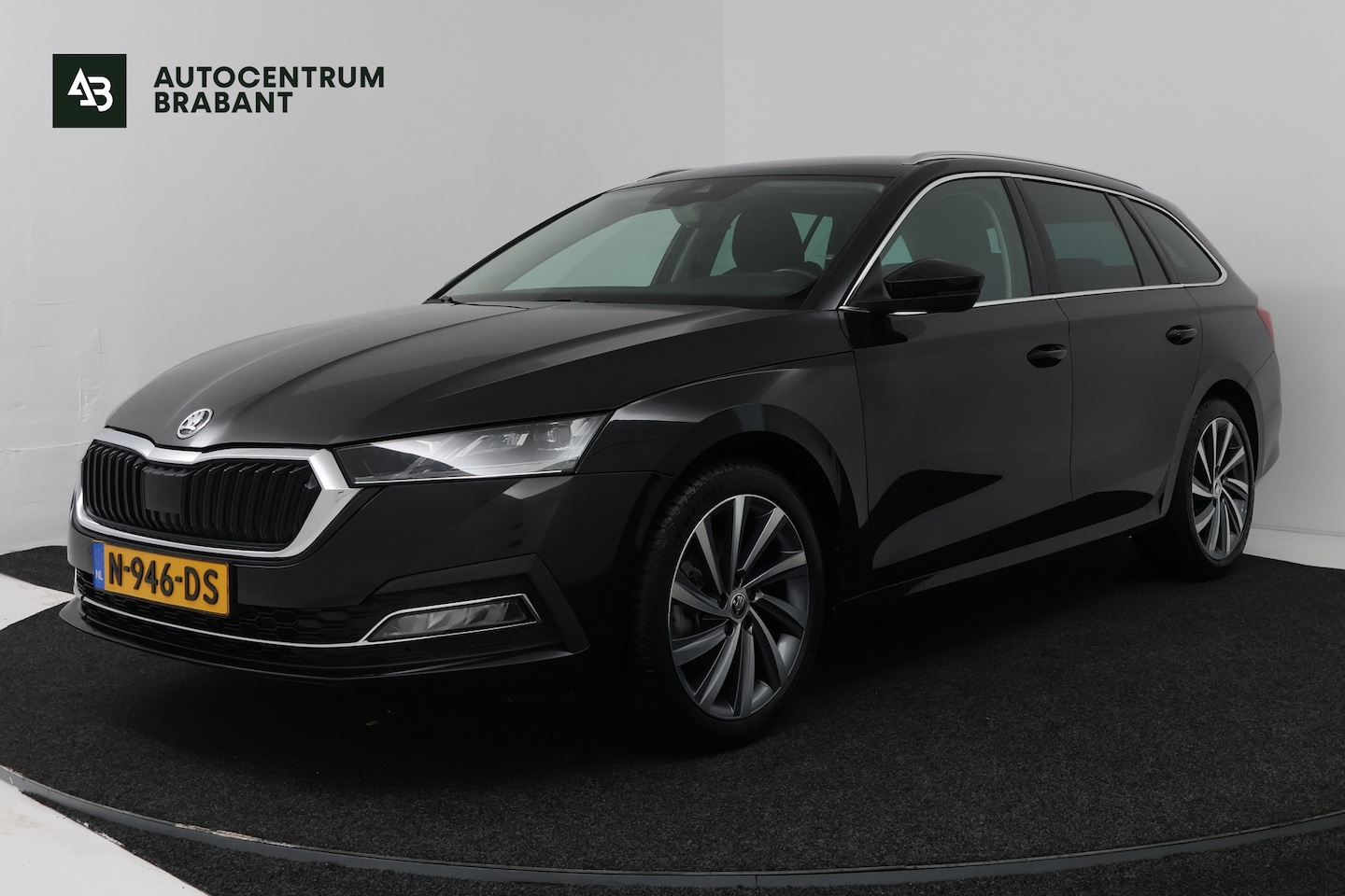 Skoda Octavia Combi - 1.5 e-TSI Business Edition Plus (TREKHAAK, STOELVERWARMING, SFEERVERLICHTING, CAMERA) - AutoWereld.nl