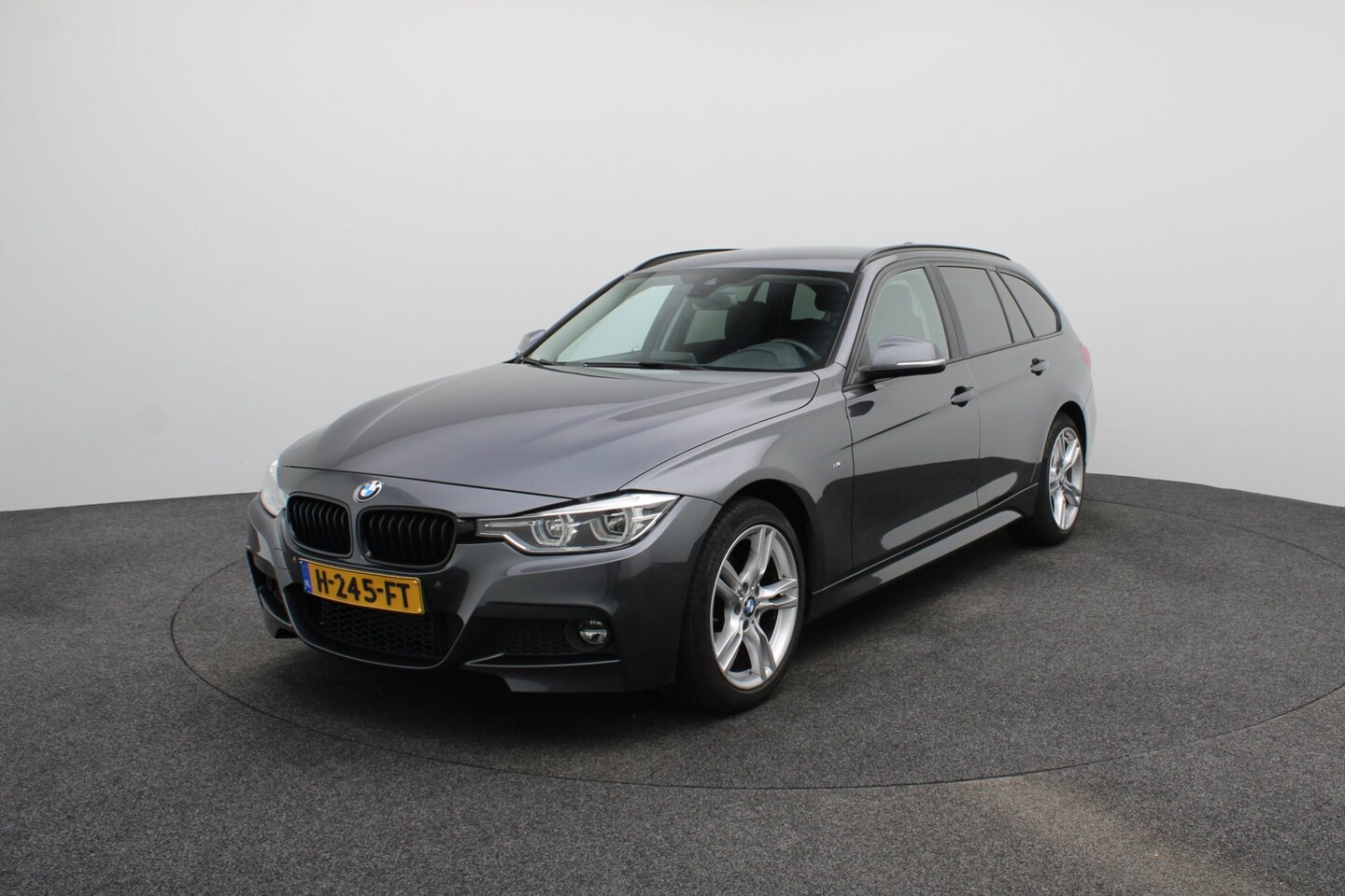 BMW 3-serie Touring - 320i M sport Shadow line High Executive led verlichting - AutoWereld.nl