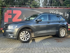 Volkswagen Tiguan - 1.5 TSI ACT Comfortline Navigatie-trekhaak-Cruise controle-Carplay