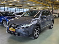 Volkswagen Tiguan - 1.5 TSI Life -150pk- Automaat | Camera | Stuur- & Stoelverwarming | Trekhaak | Rijklaarpri
