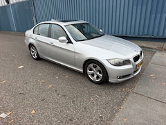 BMW 3-serie - 318i Business Line Inruilauto’s tegen vaste prijzen. Voor meer info: 0638140850 Bij de ver
