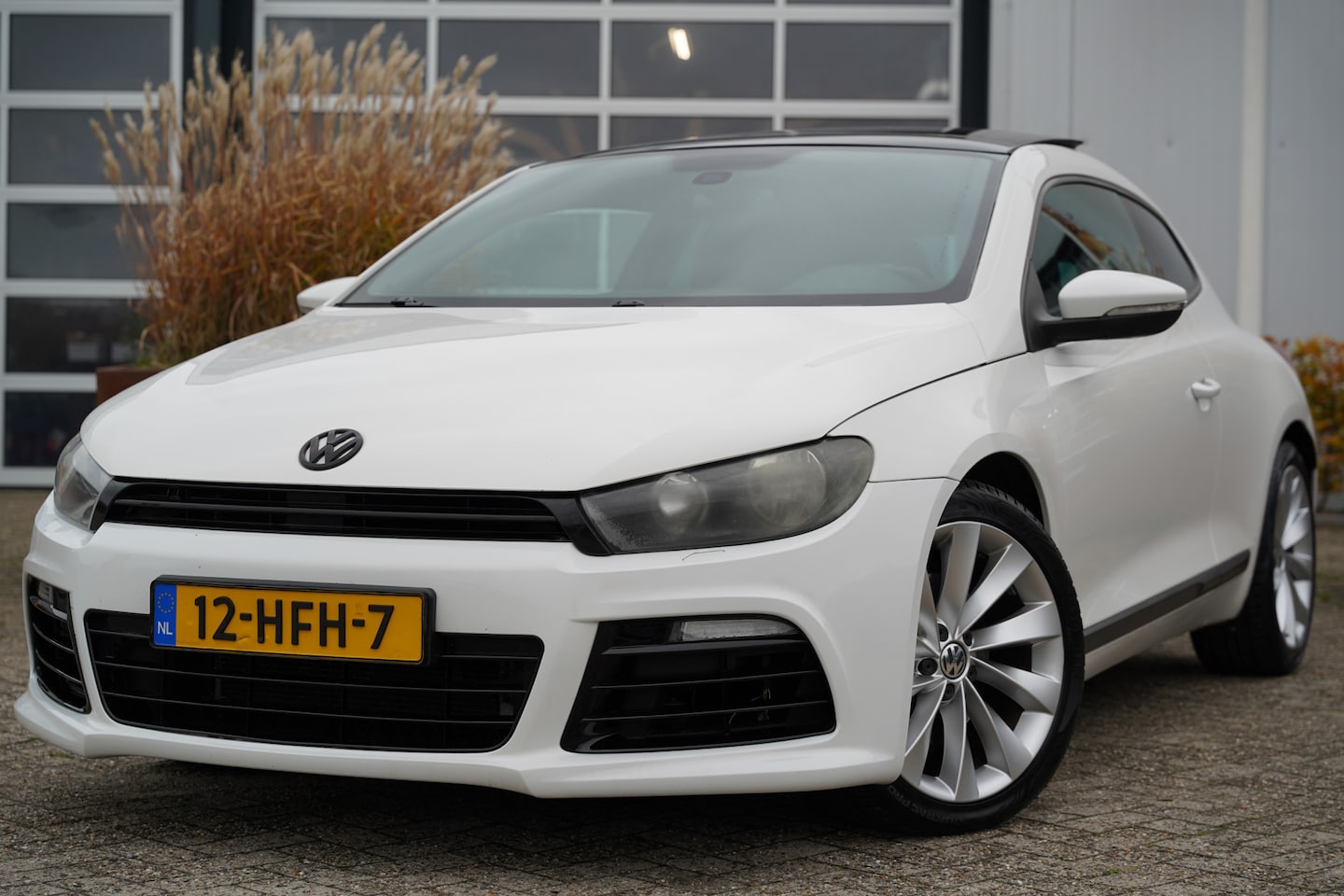 Volkswagen Scirocco - 1.4 TSI Highline Plus 160pk | Airco automatisch | Bluetooth | Cruise control | Elektrisch - AutoWereld.nl