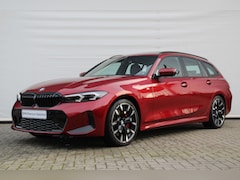 BMW 3-serie Touring - 330i xDrive High Executive M Sport Automaat / Panoramadak / Trekhaak / Sportstoelen / M Sp