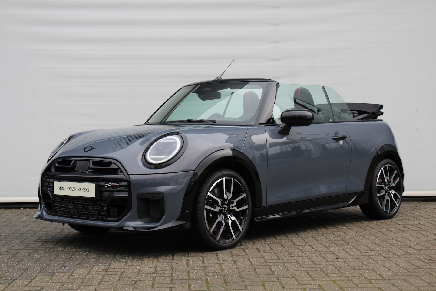 MINI Cabrio - Cooper C Automaat / John Cooper Works / Pakket M / John Cooper Works / Pakket M / 18" JCW - AutoWereld.nl