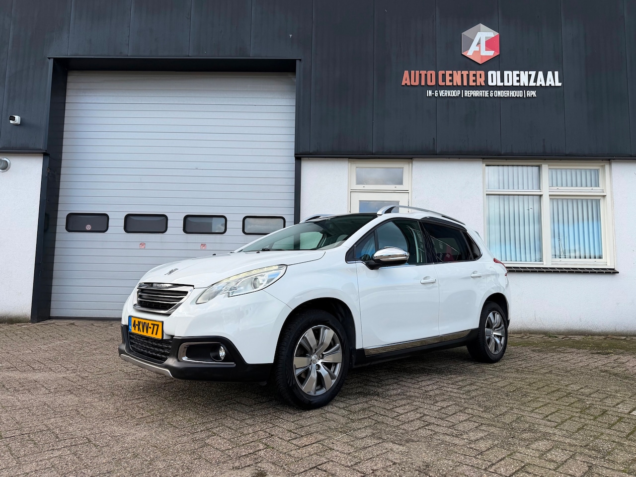 Peugeot 2008 - 1.2 VTi Allure|Airco|Nav|Pano - AutoWereld.nl