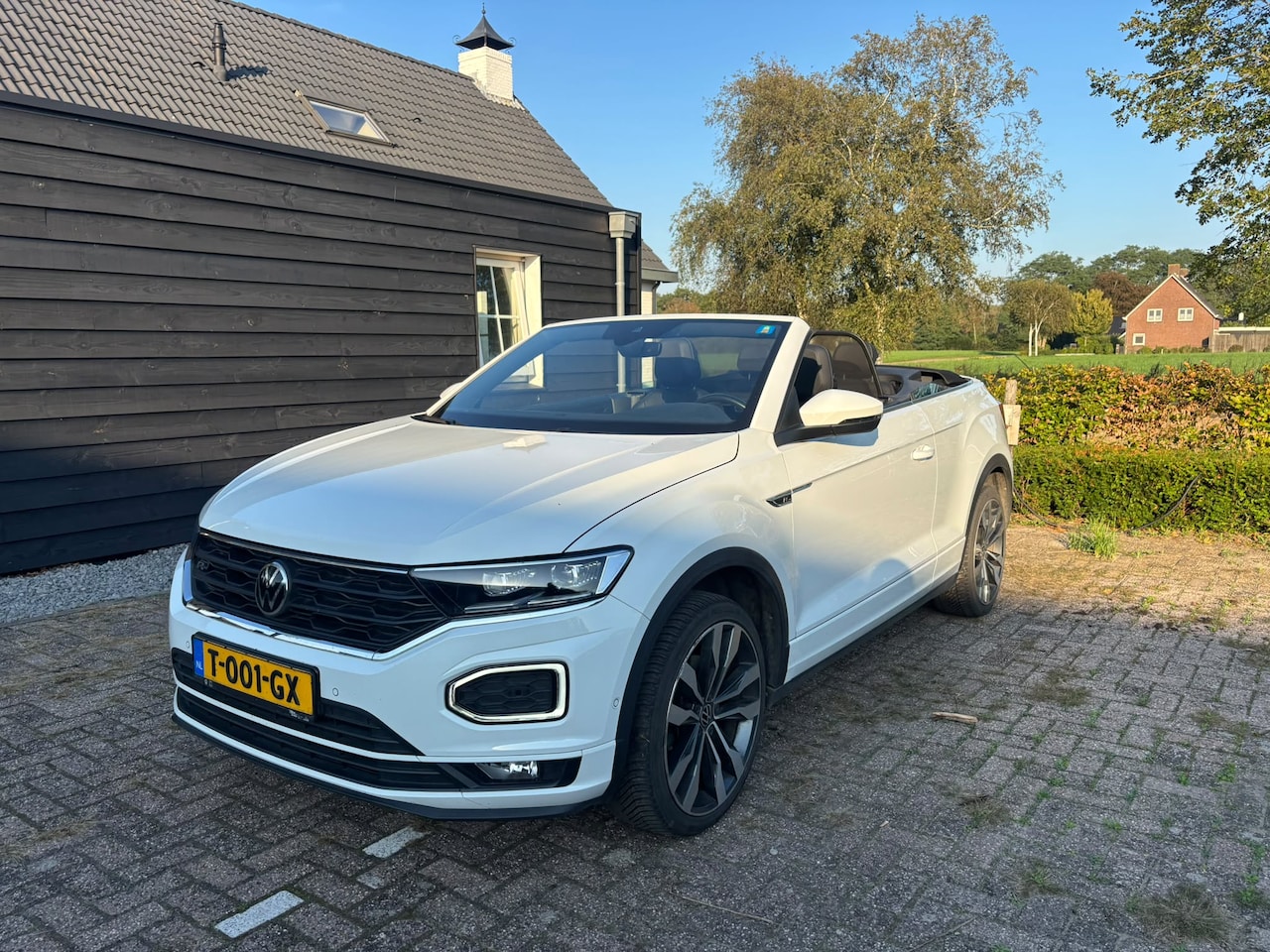 Volkswagen T-Roc Cabrio - 1.5 TSI R-Line DSG Leer Trekhaak - AutoWereld.nl