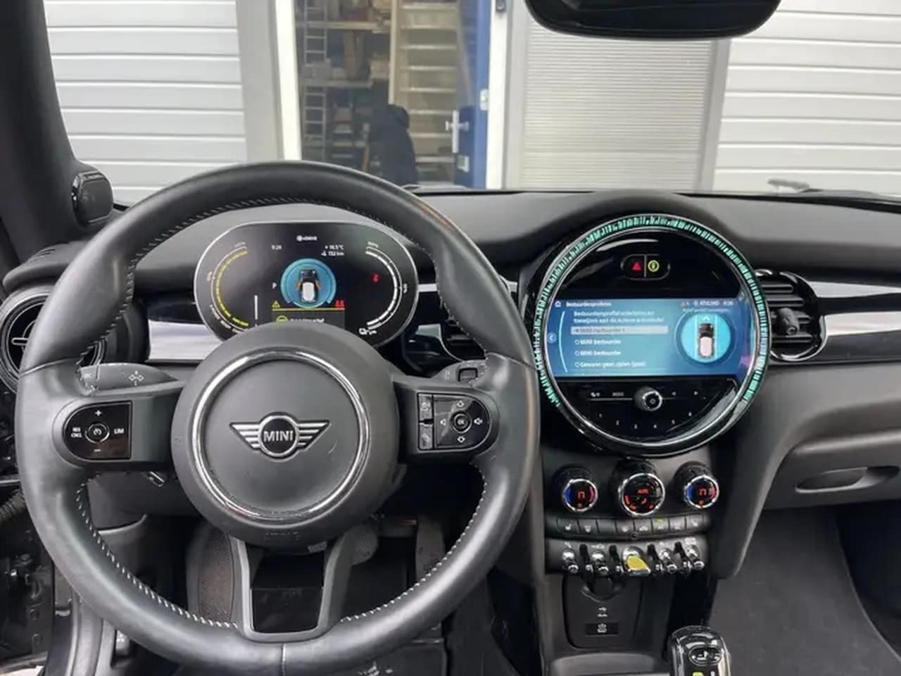 MINI Electric - Camden Camden Edition 33 kWh | Panoramadak | 184 pk - AutoWereld.nl