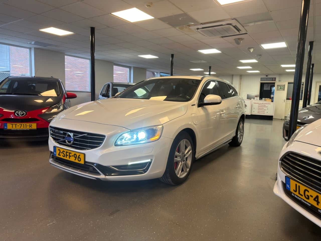 Volvo V60 - 2.4 D6 AWD Plug-In Hybrid Summum 2.4 D6 AWD Plug-In Hybrid Summum - AutoWereld.nl