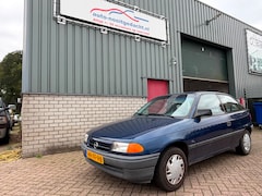 Opel Astra - 1.4i Young