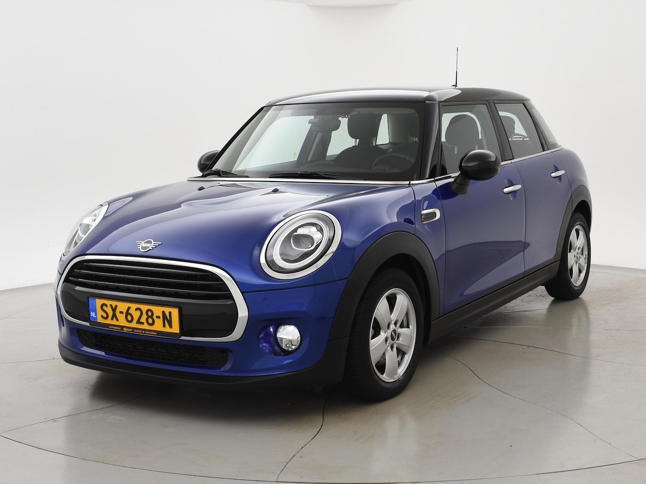 MINI 5-Deurs - 1.5 COOPER SALT 5-DEURS AUT. *STARLIGHT BLUE* + LED / AIRCO - AutoWereld.nl