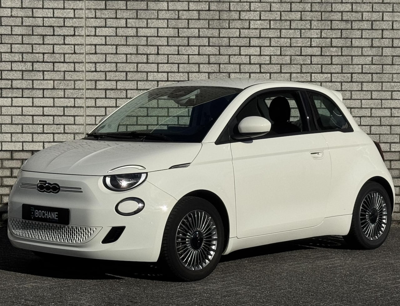 Fiat 500 - Urban 42 kWh | SoH 97% | Apple CarPlay / Android Auto | Parkeersensoren | Climate Control - AutoWereld.nl