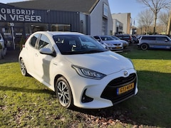 Toyota Yaris - 1.5 Hybrid Dynamic * zuinige en duurzame hybride * multimedia voorbereiding * airco * crui