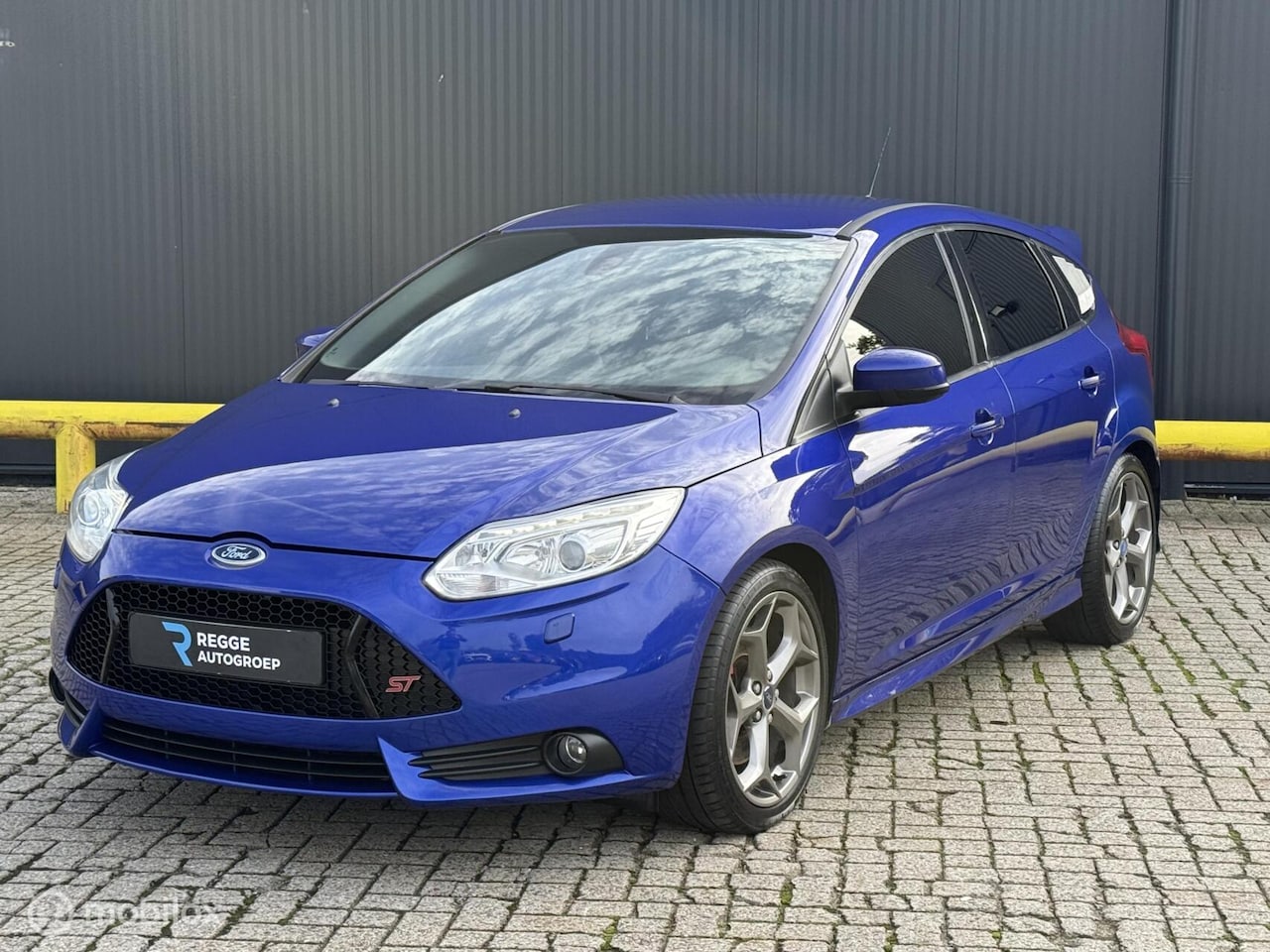 Ford Focus - 2.0 EcoBoost ST-2 LEDEREN RECARO STOELEN - AutoWereld.nl