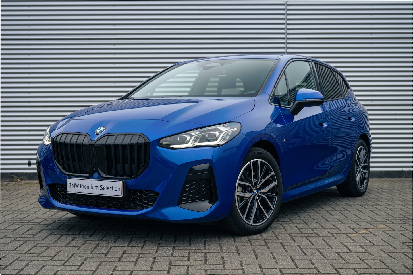 BMW 2-serie Active Tourer - 220i M Sport Automaat / Panoramadak / Sportstoelen / Adaptieve LED / M Adaptief onderstel - AutoWereld.nl