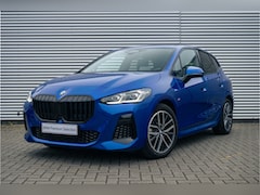 BMW 2-serie Active Tourer - 220i M Sport Automaat / Panoramadak / Sportstoelen / Adaptieve LED / M Adaptief onderstel