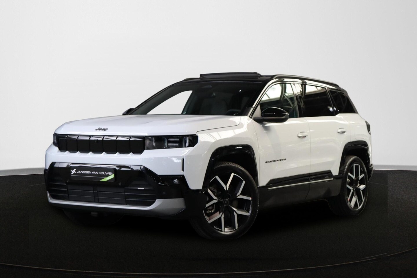 Jeep Compass - First Edition 1.6 E-Hybrid Panoramadak / Stoelkoeling - Verwarming / Massage / 360 Camera - AutoWereld.nl