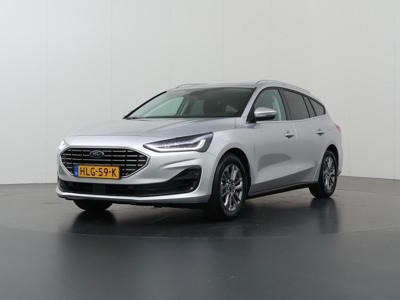Ford Focus Wagon - 1.0 EcoBoost Hybrid Titanium | Winterpakket | Navigatie | Climate Control | Parkeersensore - AutoWereld.nl