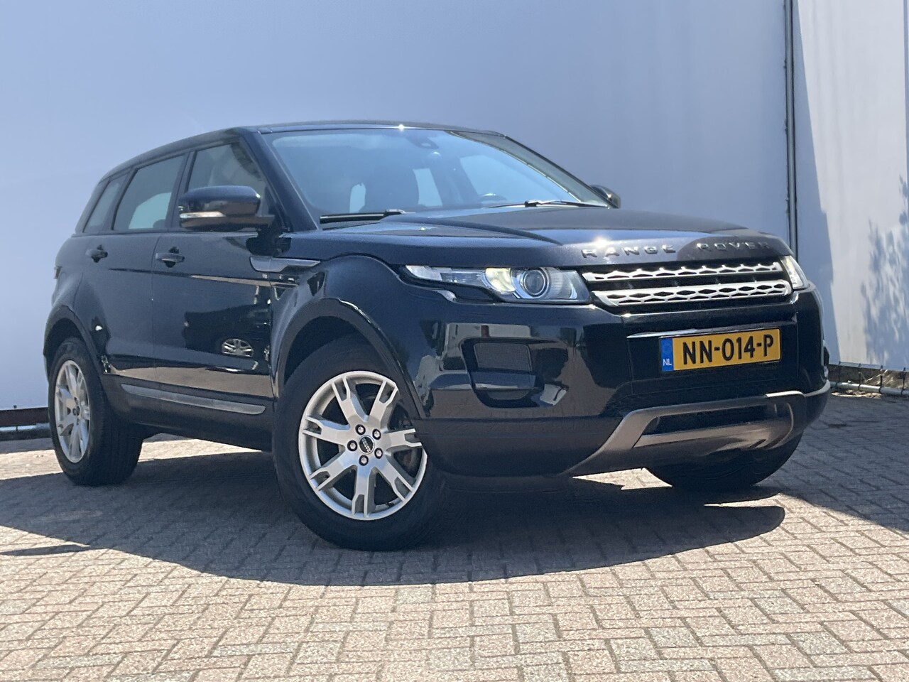 Land Rover Range Rover Evoque - 2.2 TD4 4WD Autom Leer Navi Trekhaak(1800kg) 4x4 - AutoWereld.nl
