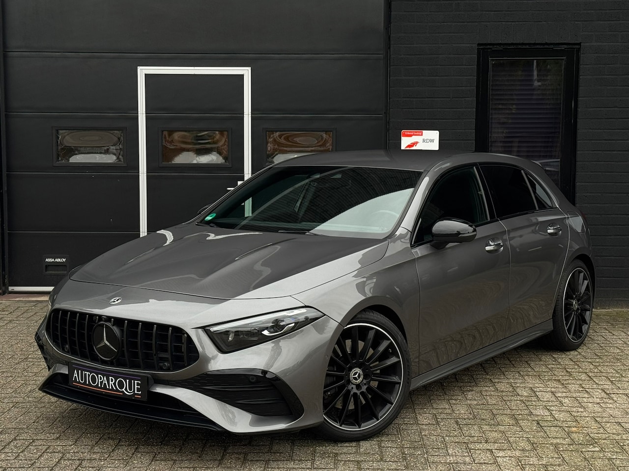 Mercedes-Benz A-klasse - 250 AMG Premium Plus - HUD - Memory - ACC - MBux - AutoWereld.nl