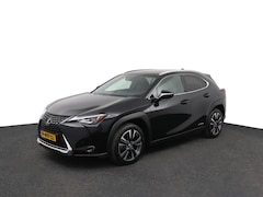 Lexus UX - 250h Preference Line | 18 Inch Lichtmetalen velgen | Blind Spot Monitor | Privacy Glass