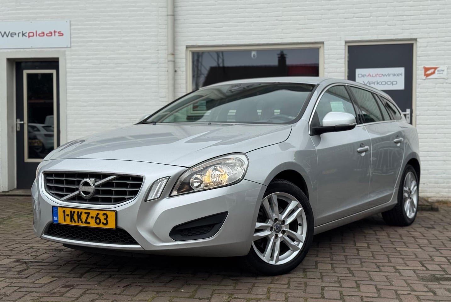 Volvo V60 - 1.6 T3 Trekhaak AUTOMAAT - AutoWereld.nl