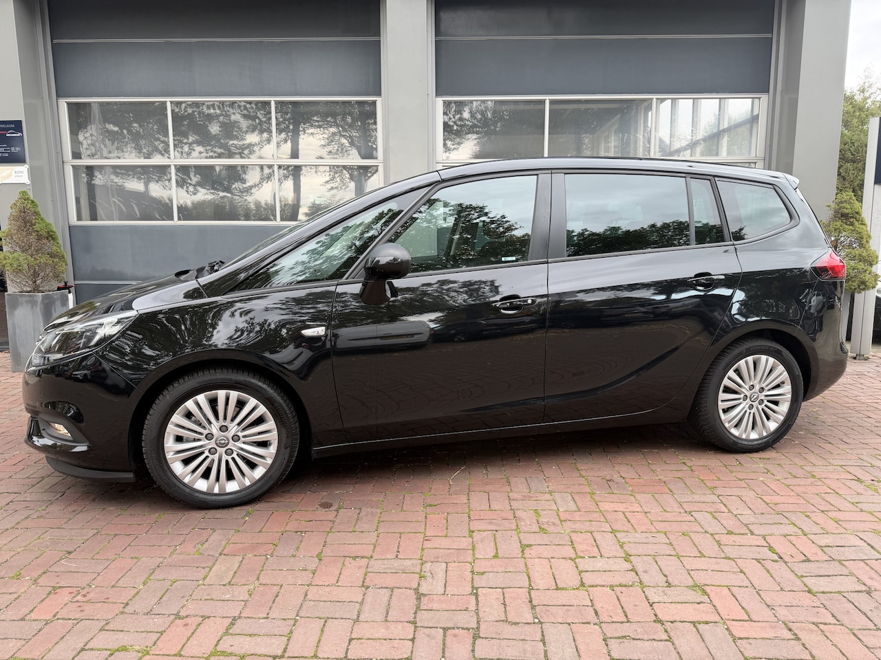 Opel Zafira - 1.4 Turbo Business Executive 7p. 141pk Dealer onderhouden Vol optie !! - AutoWereld.nl