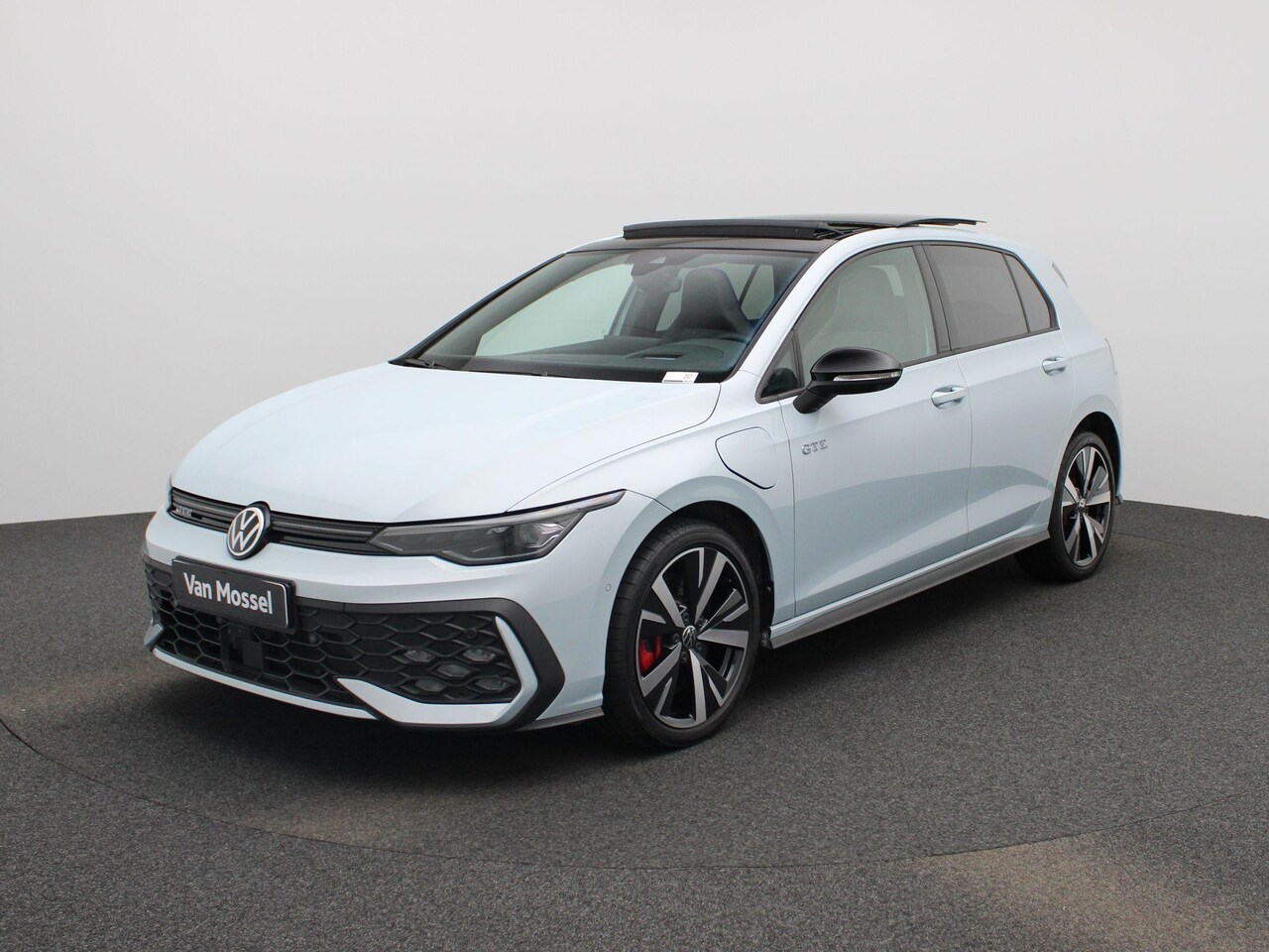 Volkswagen Golf - 1.5 eHybrid GTE | Automaat | Panoramadak | Navigatie | Apple Carplay / Android Auto | Trek - AutoWereld.nl